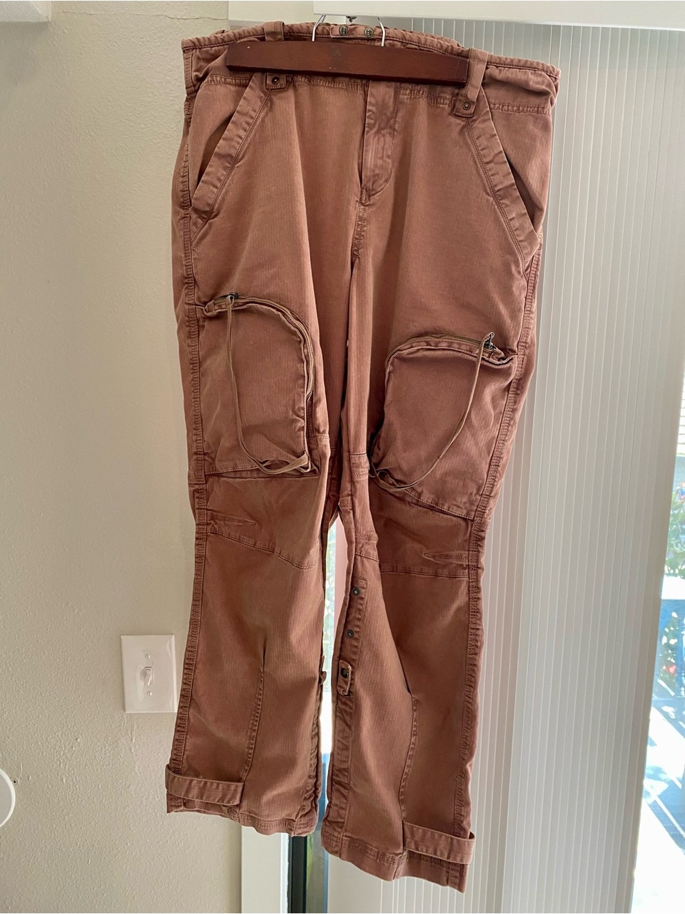 NWOT We The Free Mauve Utility Cargo Pants - these are THE CUTEST PANTS!